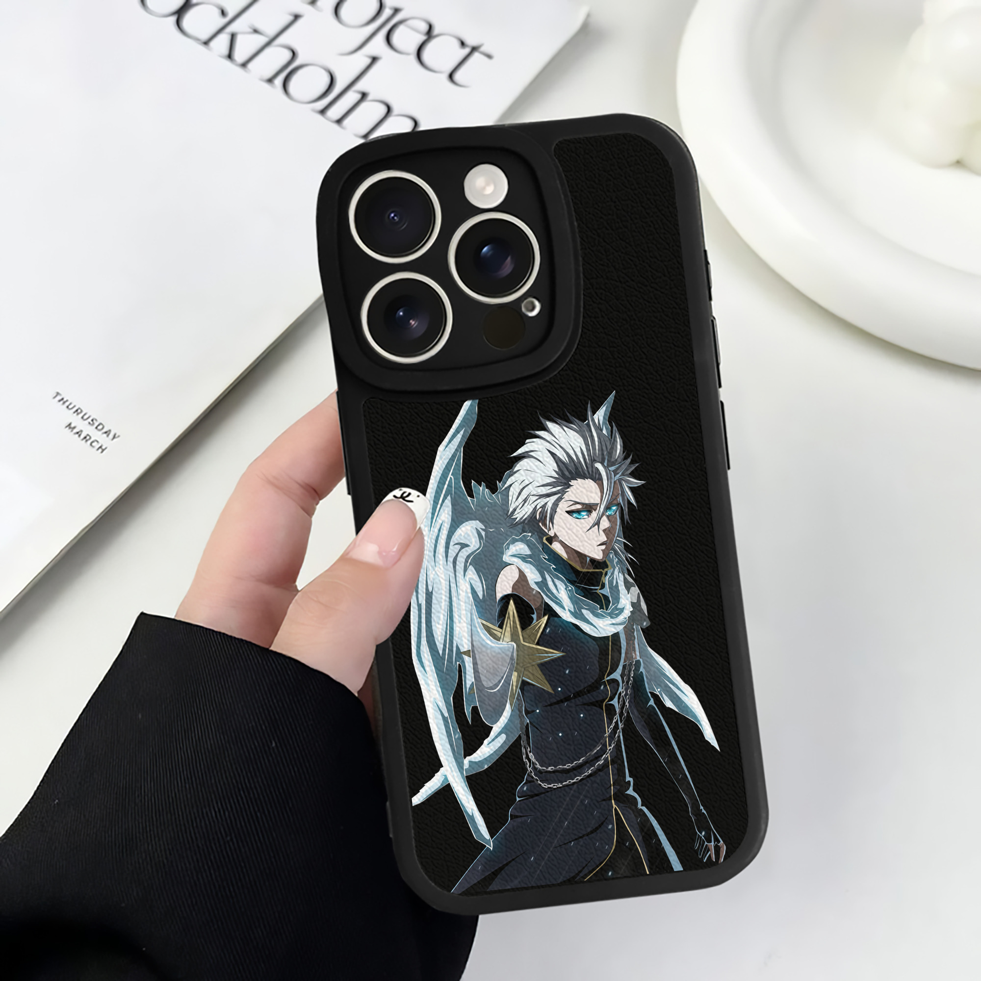 （画像用） ブリーチ 日番谷冬獅郎（ひつがや とうしろう） BLEACH Hitsugaya Toushirou 【iPhone 16シリーズ対応】シリコンスマホケース（レザー調） 材質：シリコン